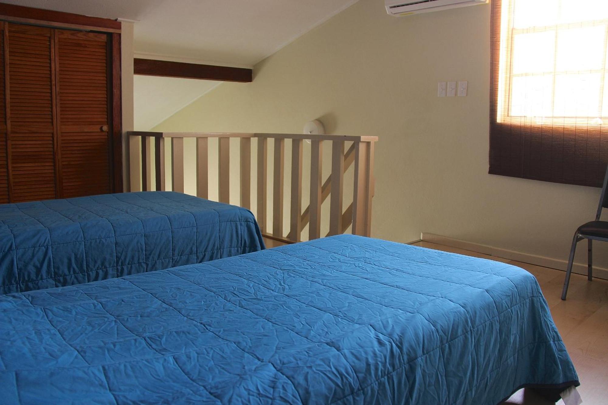 Camacuri Apartments Oranjestad Room photo