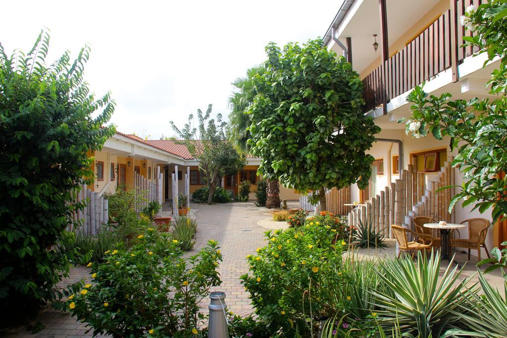Camacuri Apartments Oranjestad Exterior photo