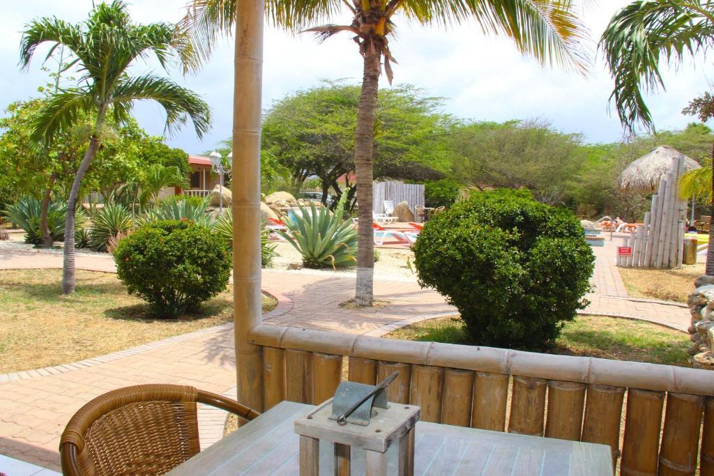 Camacuri Apartments Oranjestad Room photo