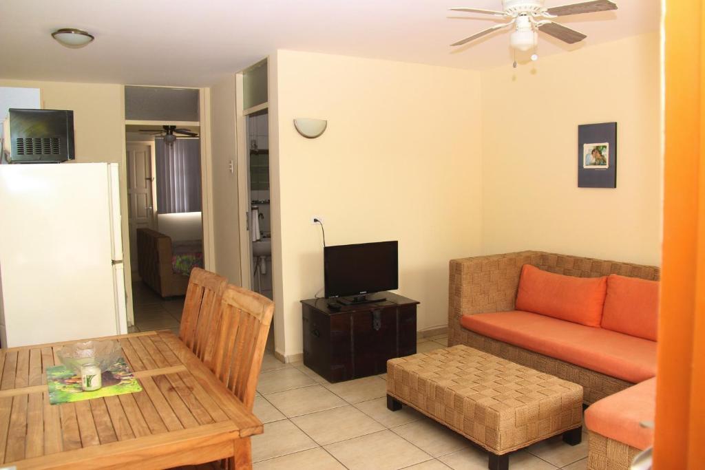 Camacuri Apartments Oranjestad Room photo
