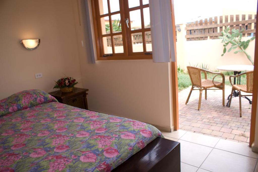 Camacuri Apartments Oranjestad Room photo
